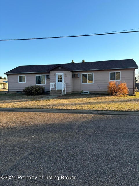 Investment Opportunity 4 Plex in Hettinger!