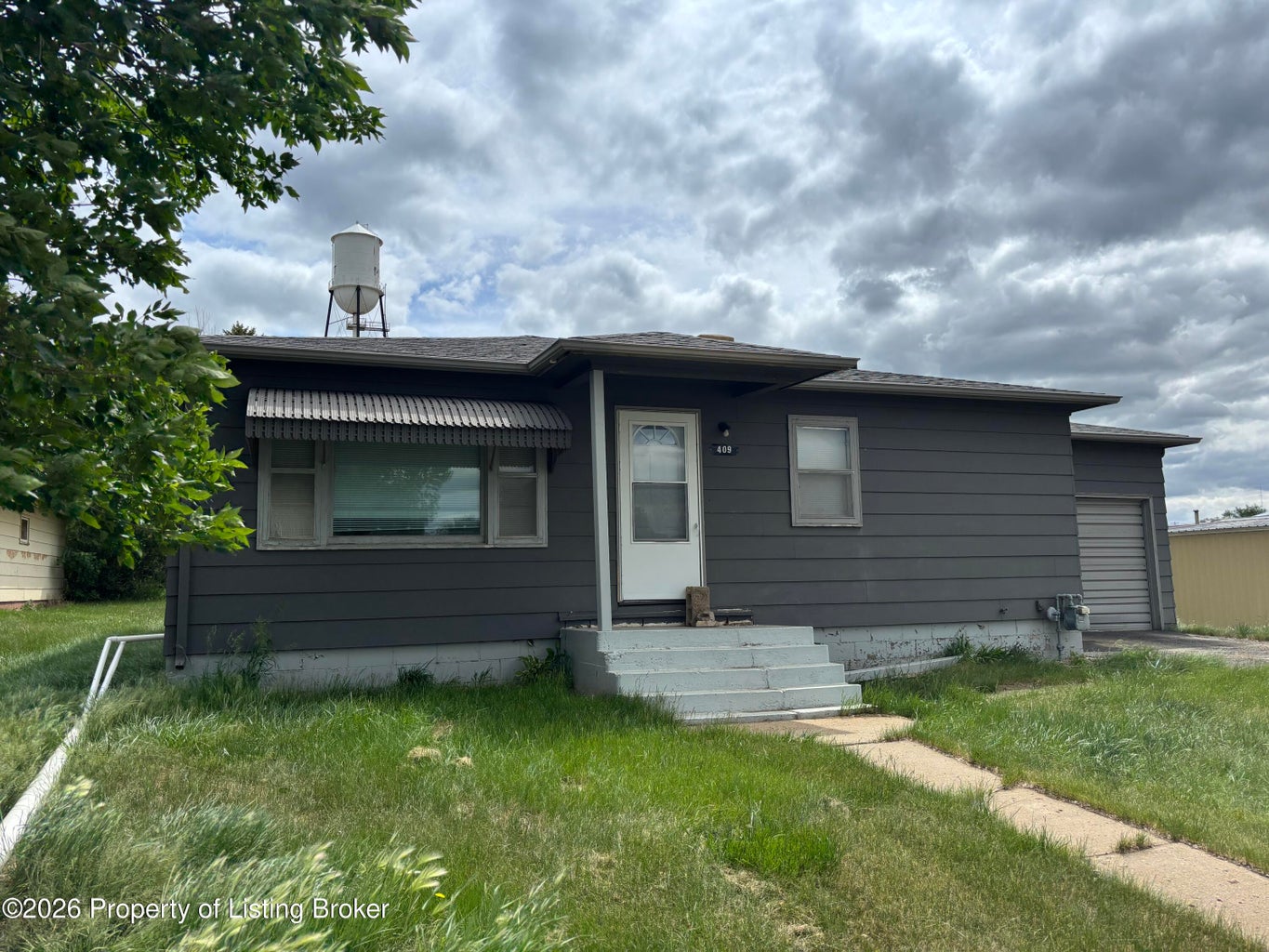Adorable 2 bed, 1 bath home